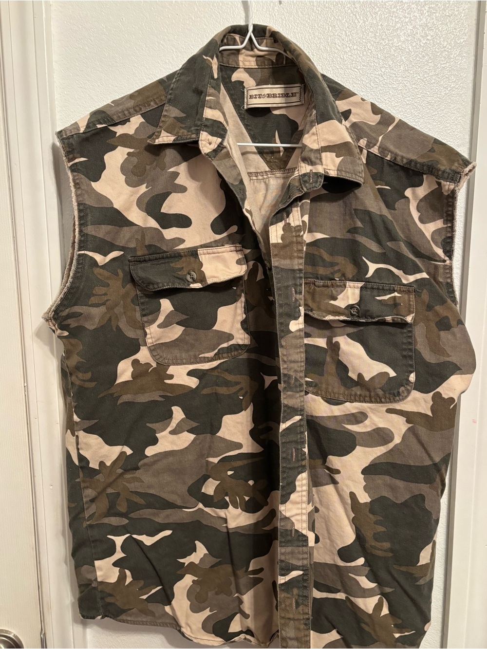 Bit & Bridle Sleeveless Camouflage Utility Shirt Jacket XL